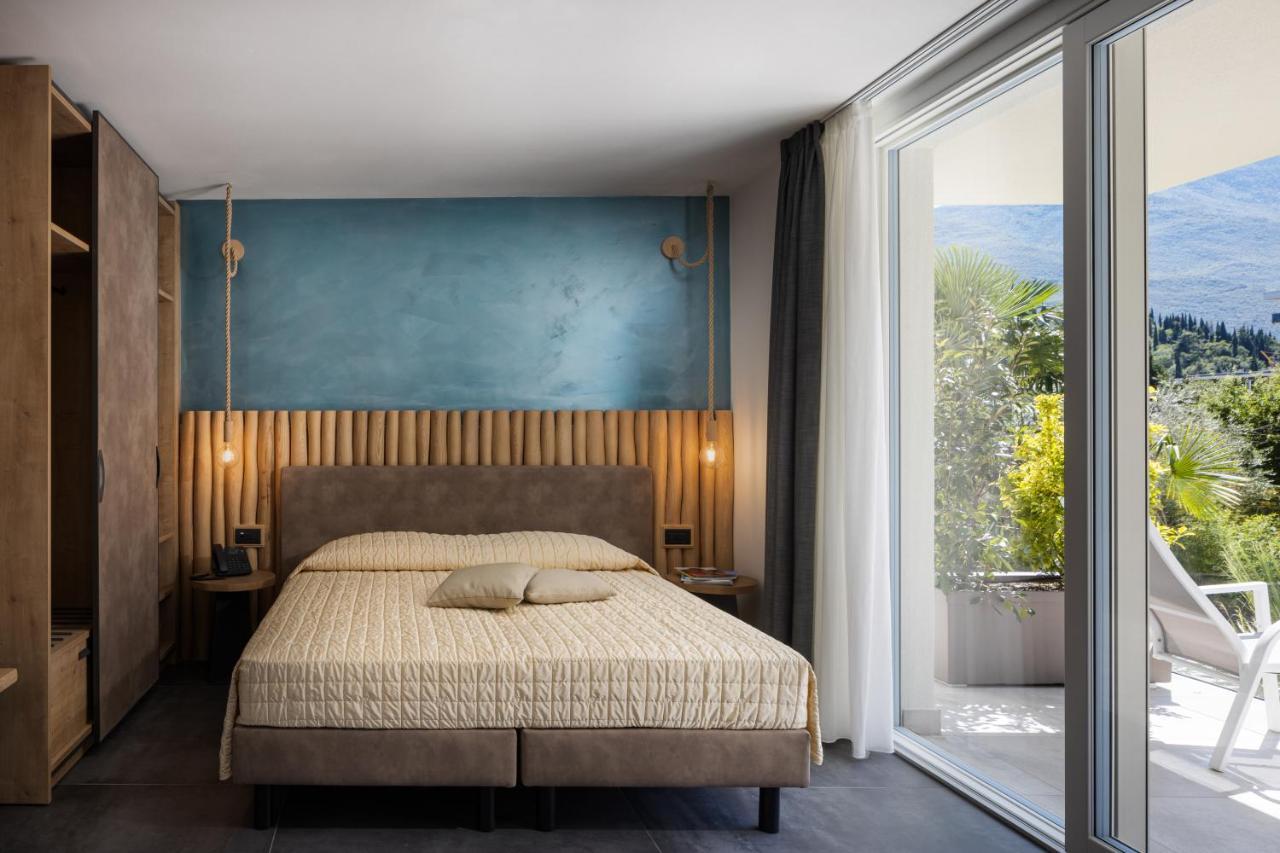 Aris Apartments & Sky Pool - Tonelli Hotels - Adult Friendly ริวาเดลการ์ดา ภายนอก รูปภาพ