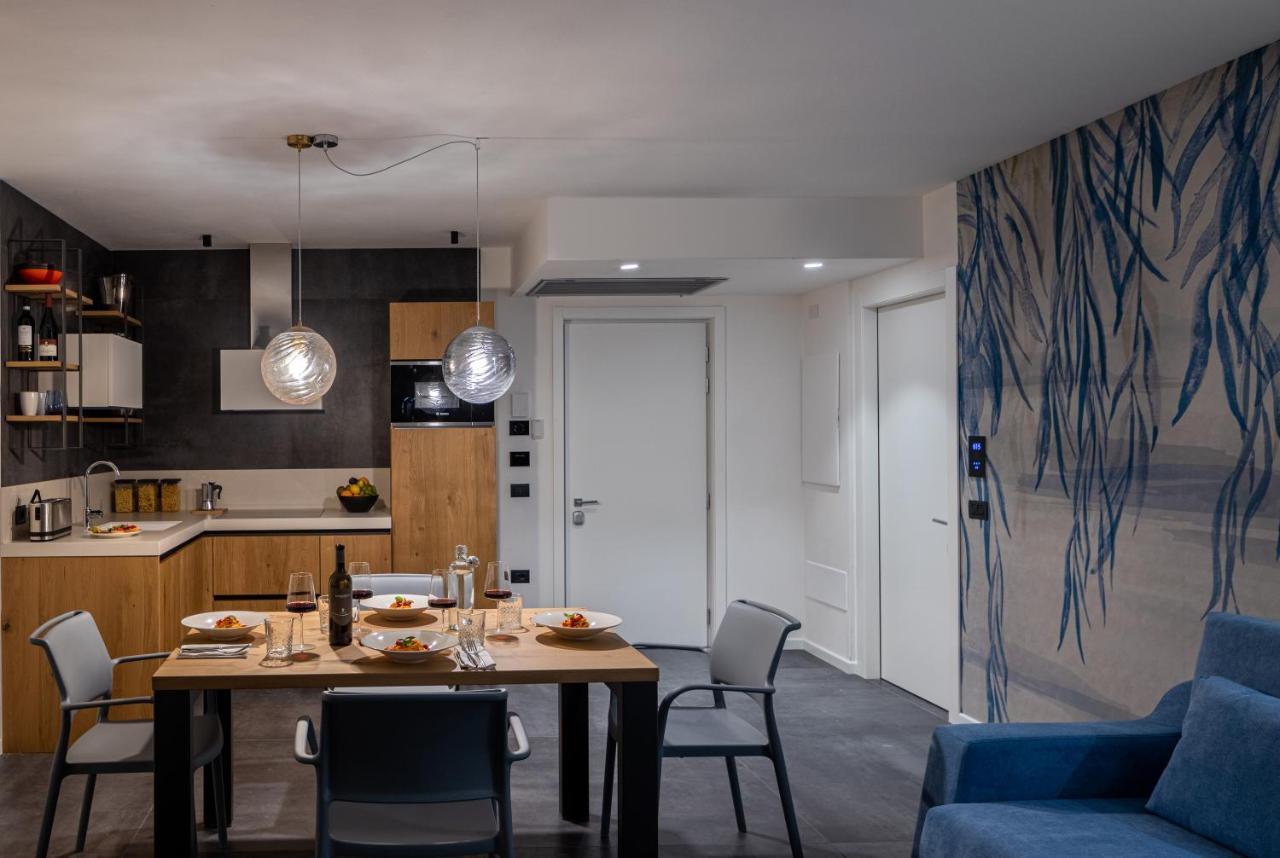 Aris Apartments & Sky Pool - Tonelli Hotels - Adult Friendly ริวาเดลการ์ดา ภายนอก รูปภาพ