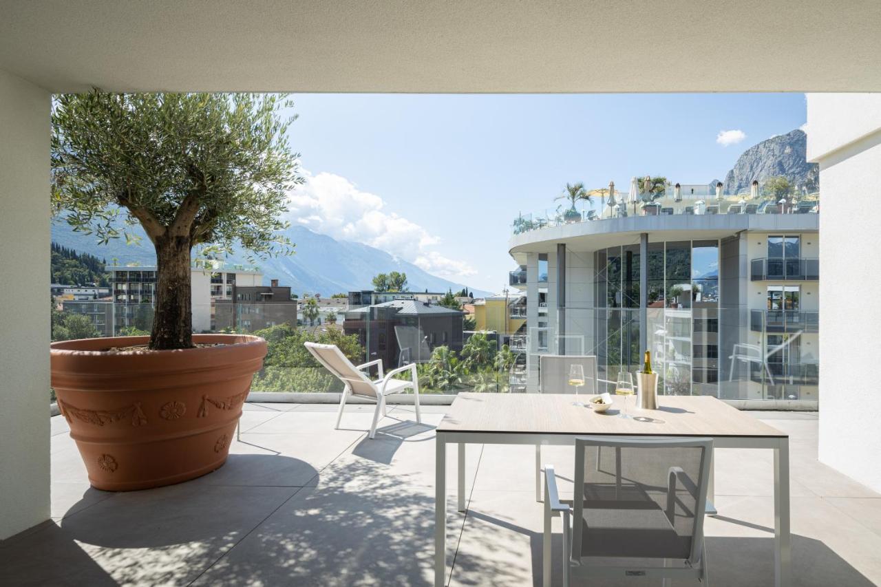 Aris Apartments & Sky Pool - Tonelli Hotels - Adult Friendly ริวาเดลการ์ดา ภายนอก รูปภาพ