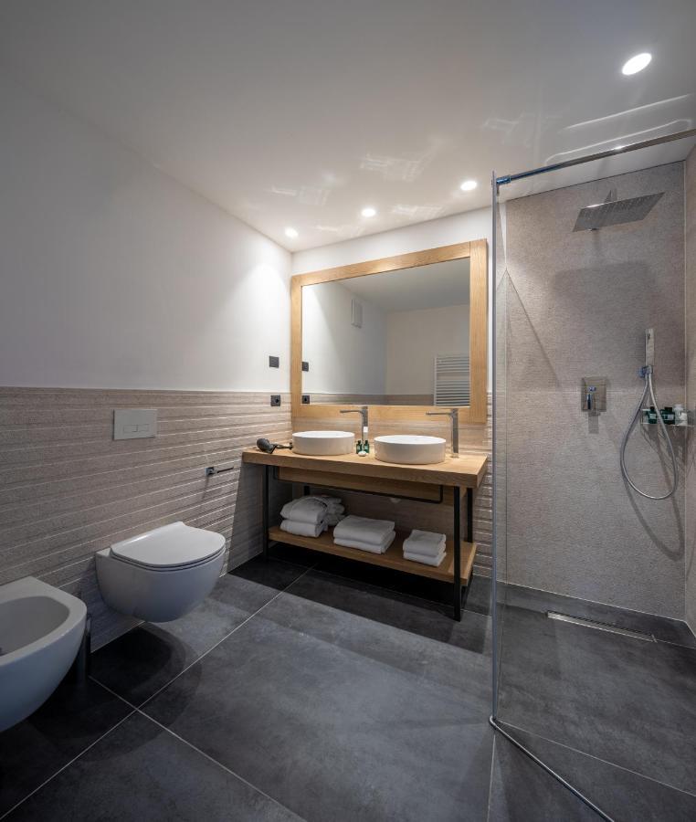 Aris Apartments & Sky Pool - Tonelli Hotels - Adult Friendly ริวาเดลการ์ดา ภายนอก รูปภาพ
