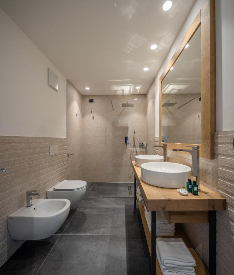 Aris Apartments & Sky Pool - Tonelli Hotels - Adult Friendly ริวาเดลการ์ดา ภายนอก รูปภาพ