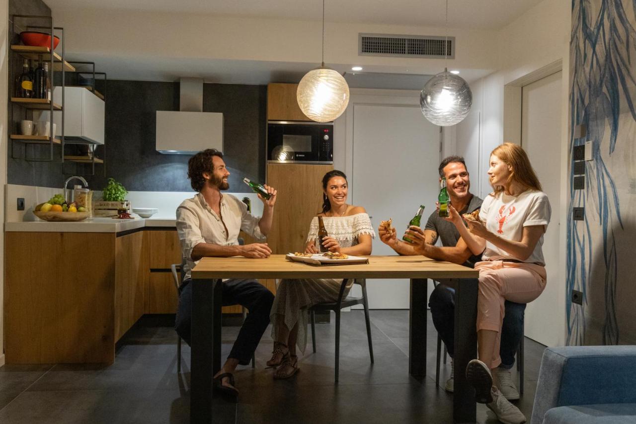 Aris Apartments & Sky Pool - Tonelli Hotels - Adult Friendly ริวาเดลการ์ดา ภายนอก รูปภาพ
