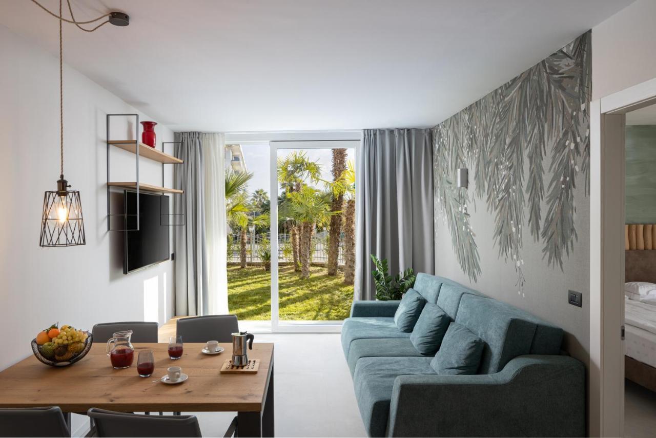 Aris Apartments & Sky Pool - Tonelli Hotels - Adult Friendly ริวาเดลการ์ดา ห้อง รูปภาพ