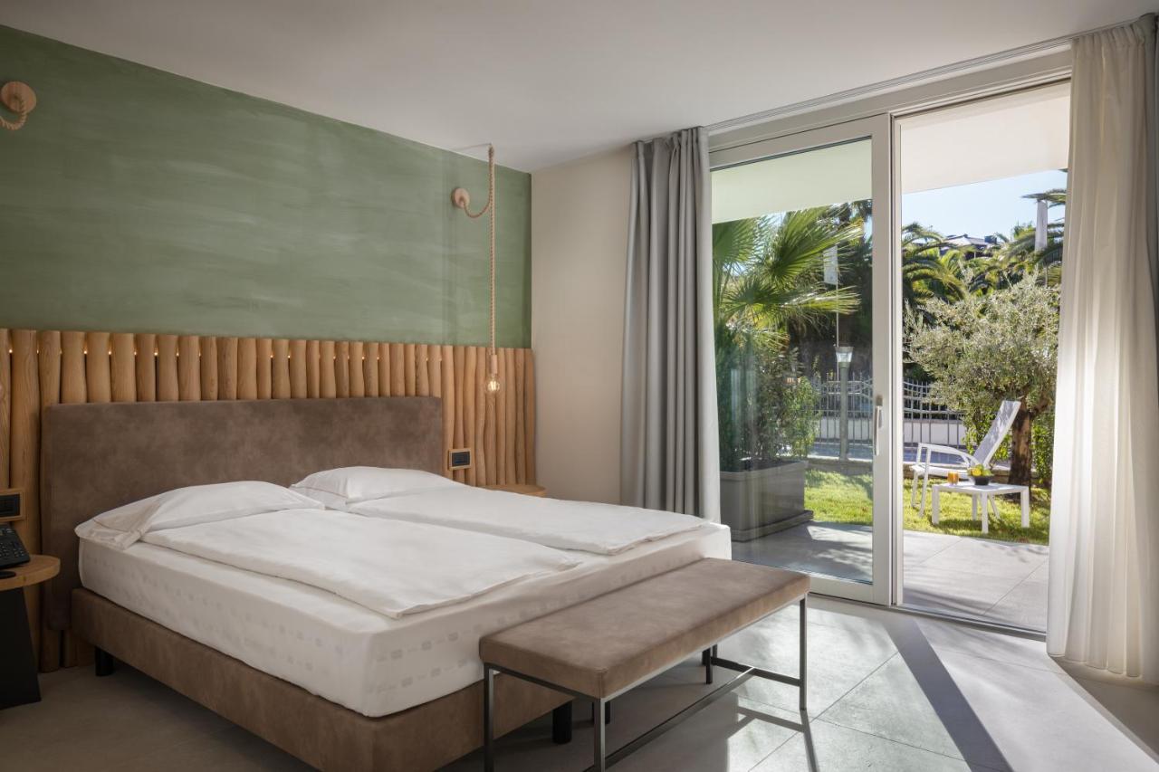 Aris Apartments & Sky Pool - Tonelli Hotels - Adult Friendly ริวาเดลการ์ดา ห้อง รูปภาพ