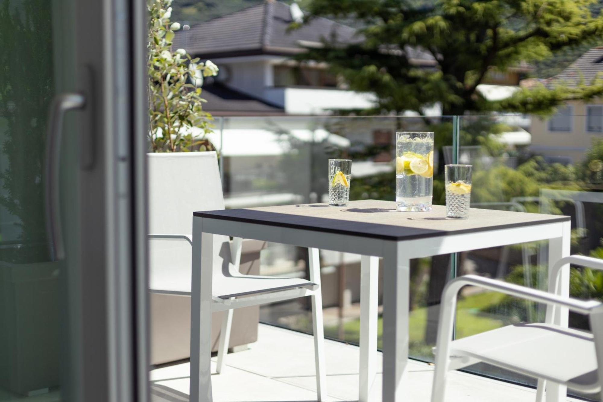 Aris Apartments & Sky Pool - Tonelli Hotels - Adult Friendly ริวาเดลการ์ดา ภายนอก รูปภาพ