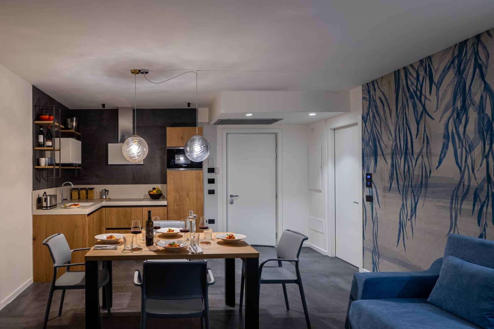 Aris Apartments & Sky Pool - Tonelli Hotels - Adult Friendly ริวาเดลการ์ดา ภายนอก รูปภาพ