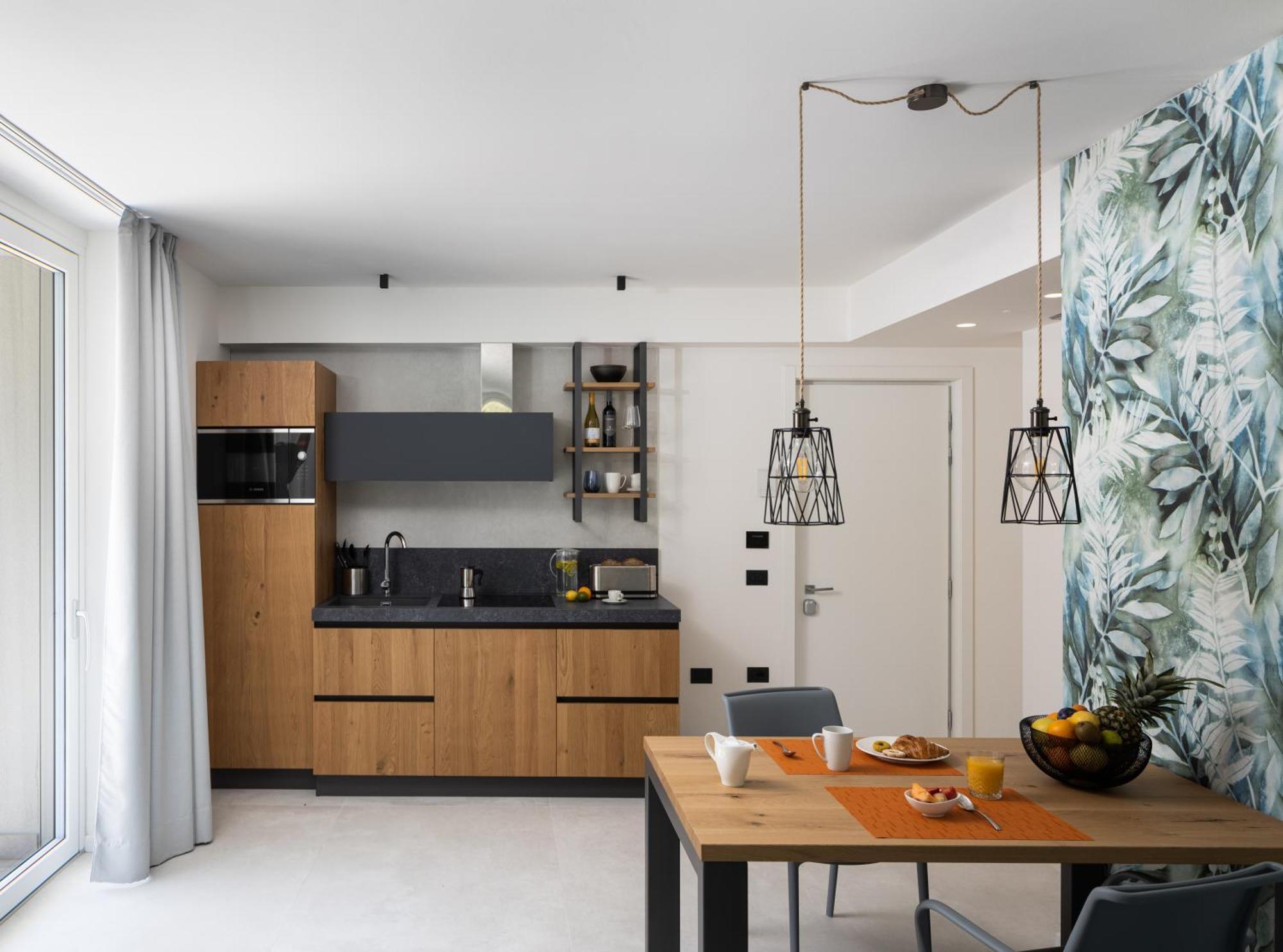 Aris Apartments & Sky Pool - Tonelli Hotels - Adult Friendly ริวาเดลการ์ดา ห้อง รูปภาพ