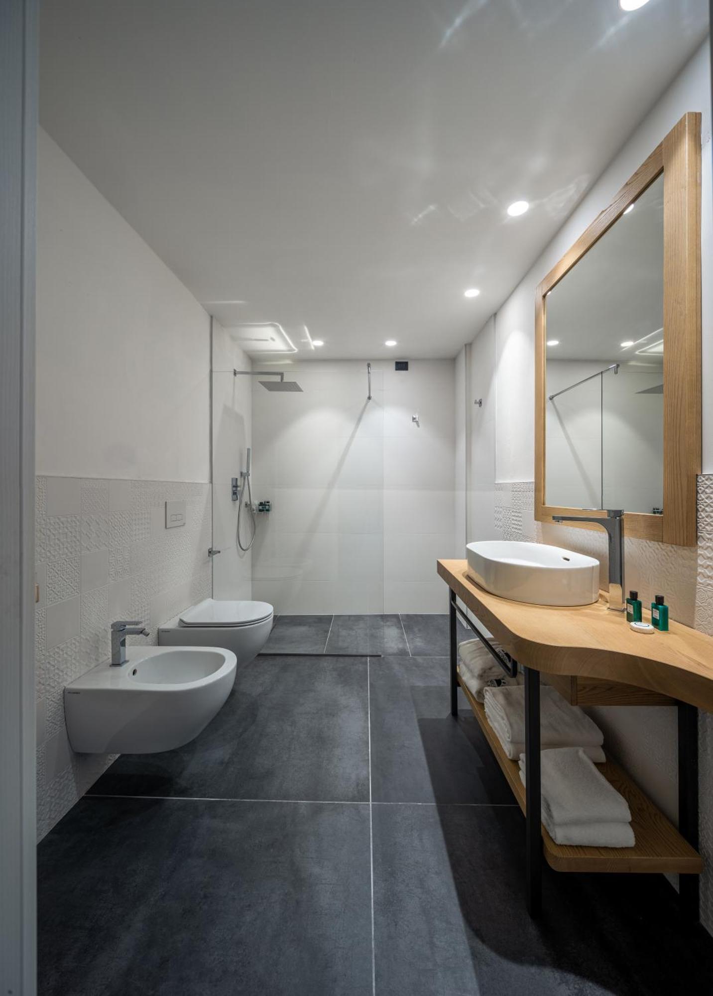 Aris Apartments & Sky Pool - Tonelli Hotels - Adult Friendly ริวาเดลการ์ดา ห้อง รูปภาพ