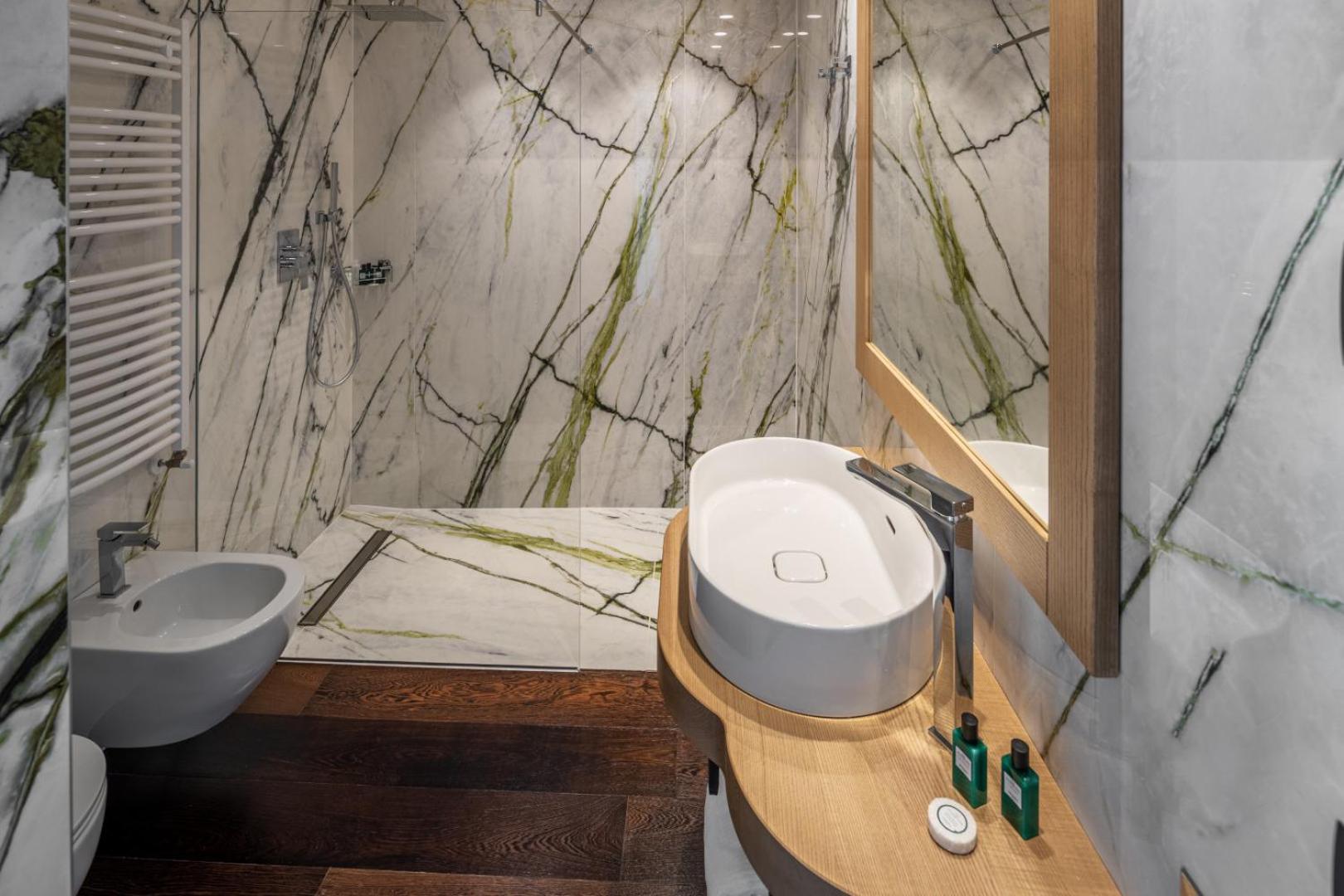 Aris Apartments & Sky Pool - Tonelli Hotels - Adult Friendly ริวาเดลการ์ดา ห้อง รูปภาพ